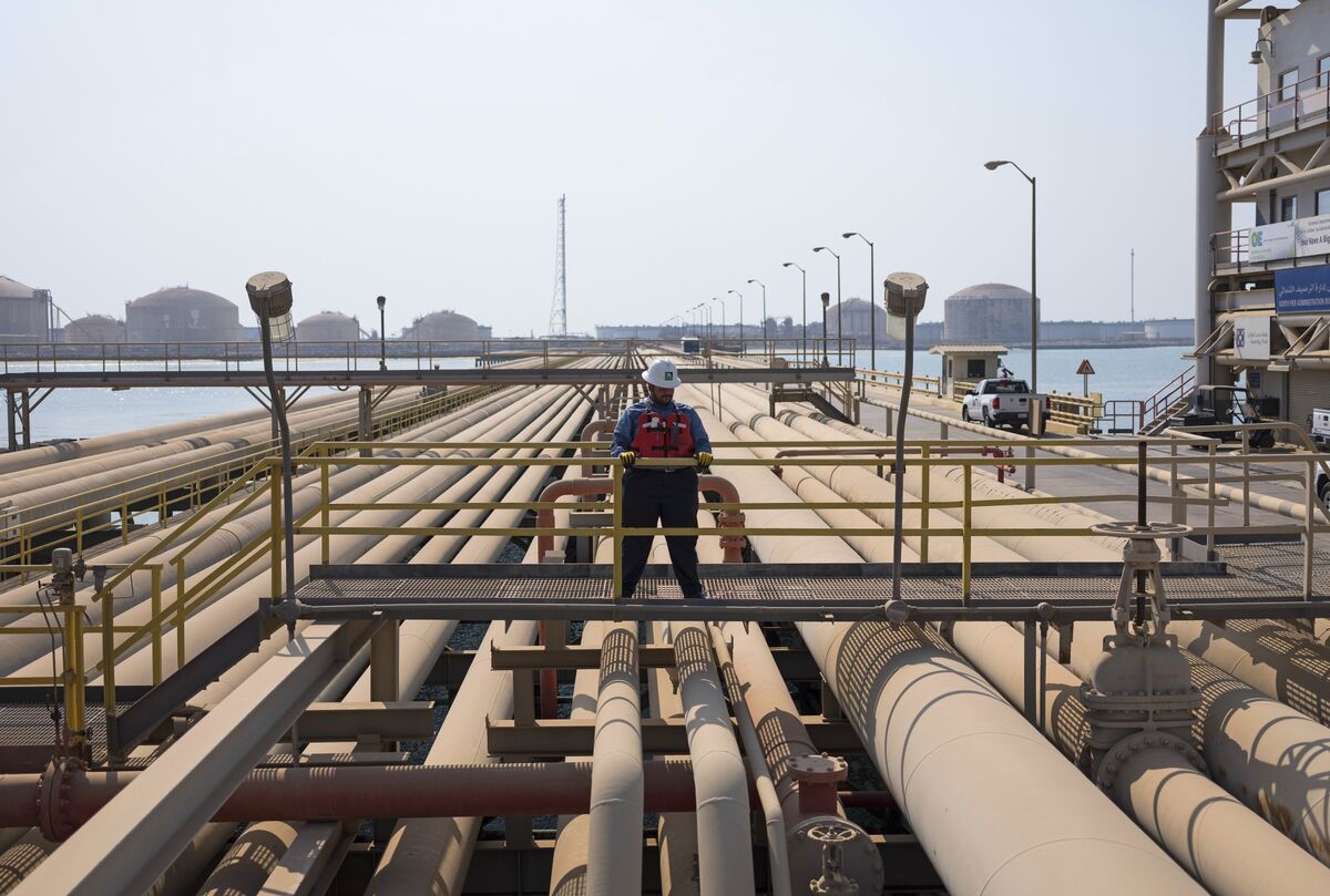Illustrative photo for: Oil export revenue surge Saudi Arabia: $24.7B in first full