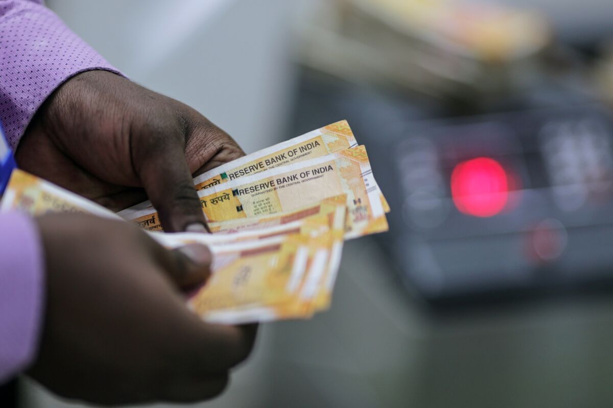 Illustrative photo for: India rupee defense playbook: RBI Tiptoes Back to 2013