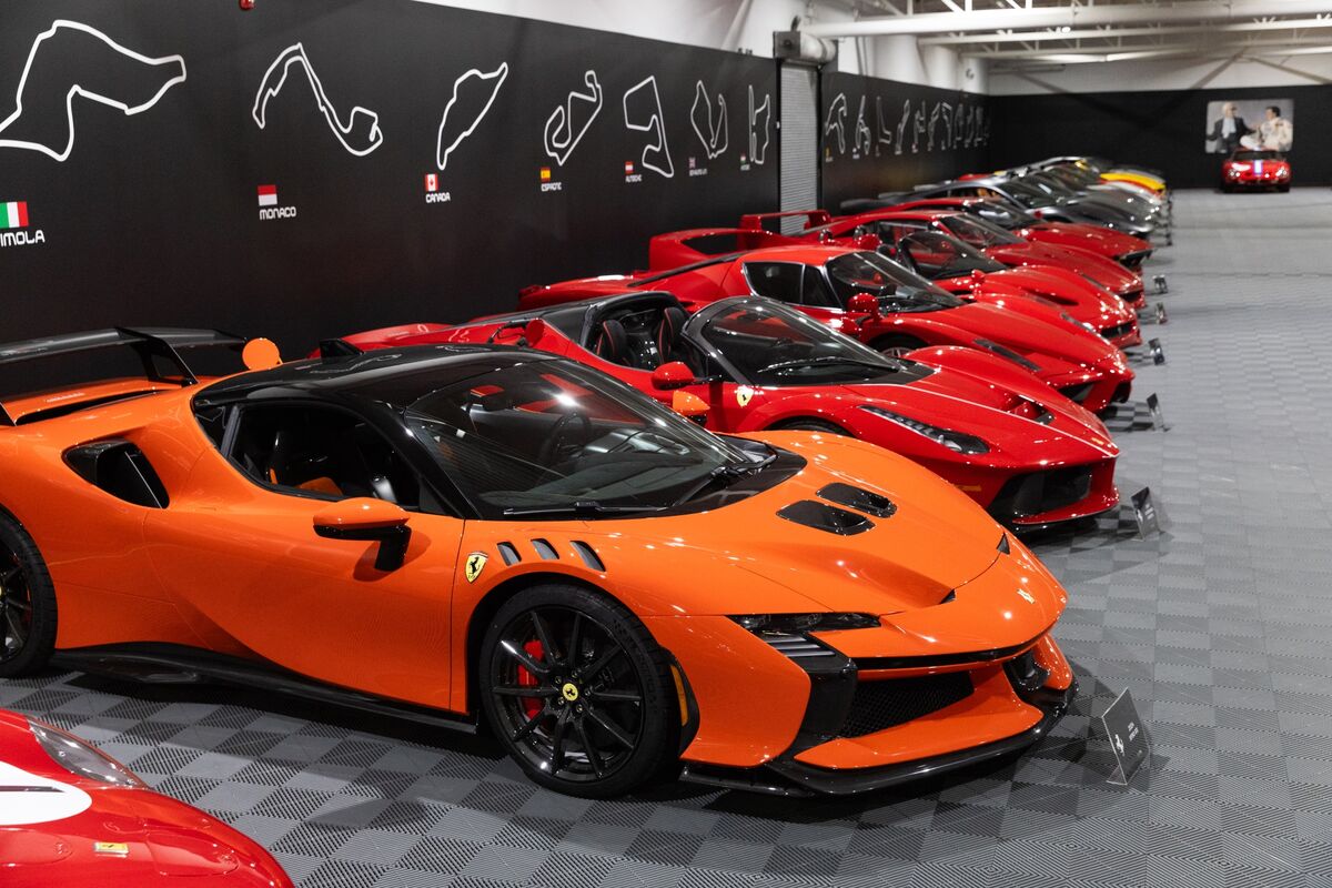 Illustrative photo for: Quebec entrepreneur Ferrari collection: Poirier boosts