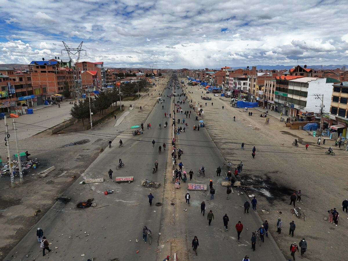 Illustrative photo for: Emerging markets political turmoil investments hit Latin