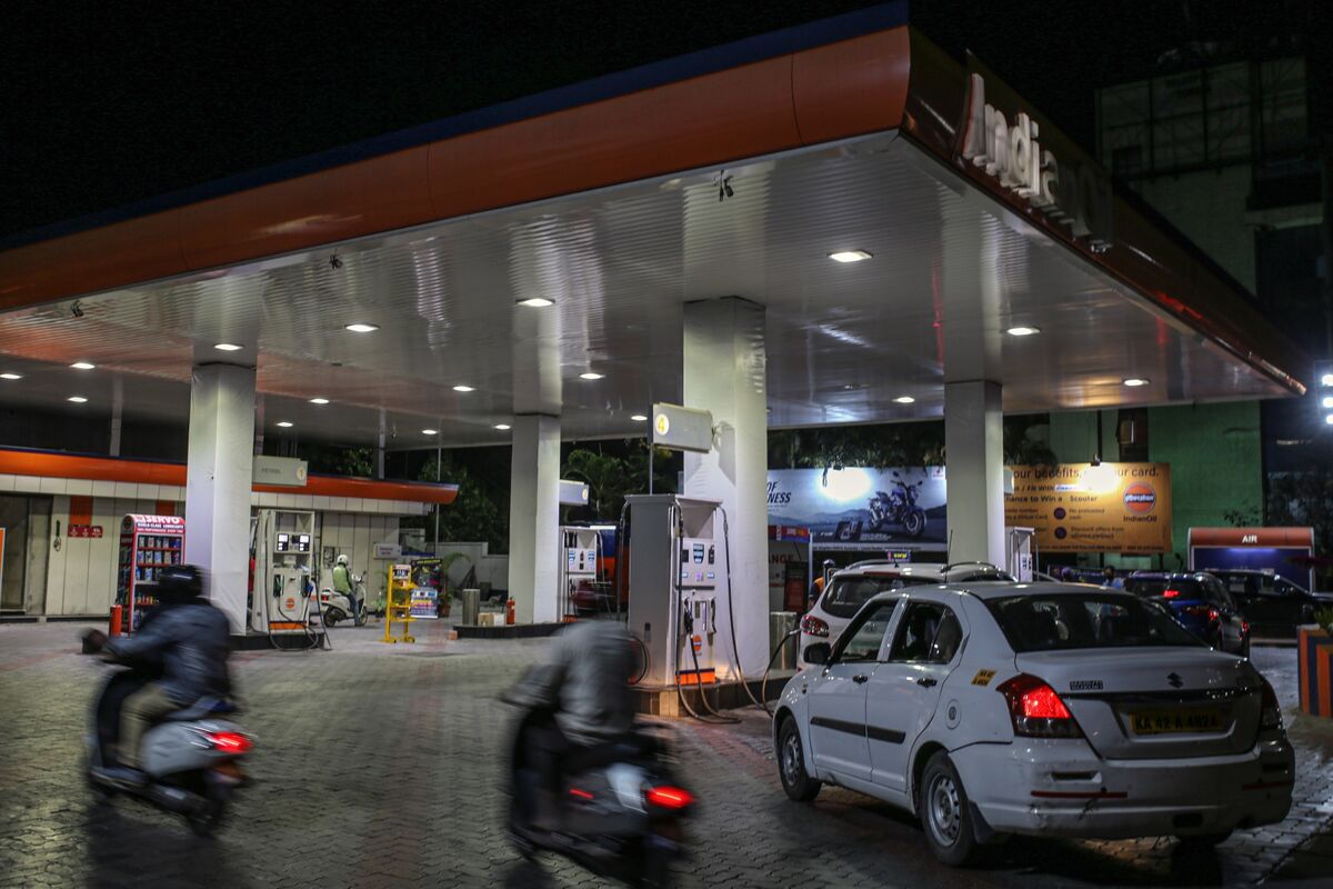 Illustrative photo for: Fuel price hikes fourth time month: India lifts gasoline,