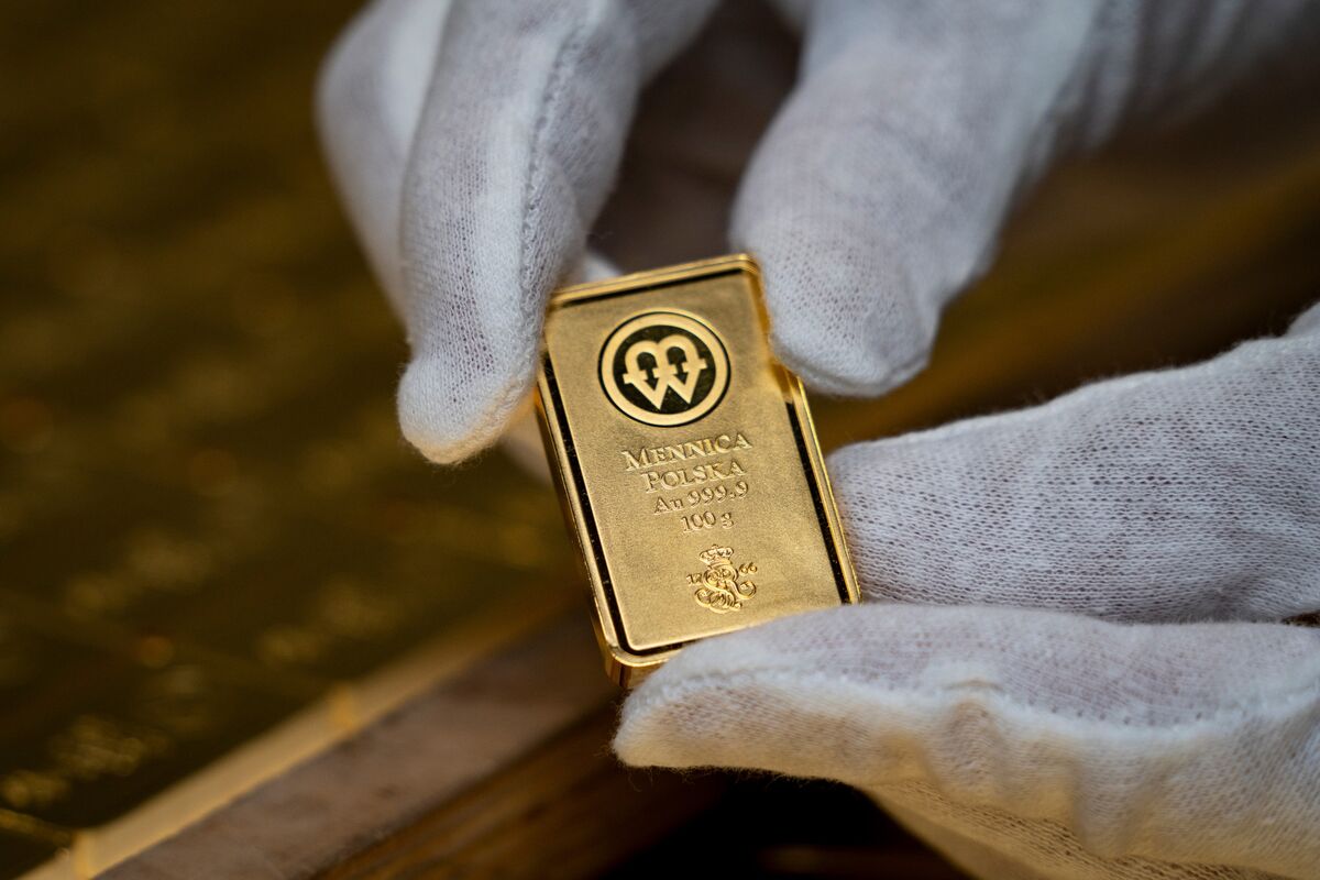 Illustrative photo for: Gold price gains ceasefire talks inflation relief