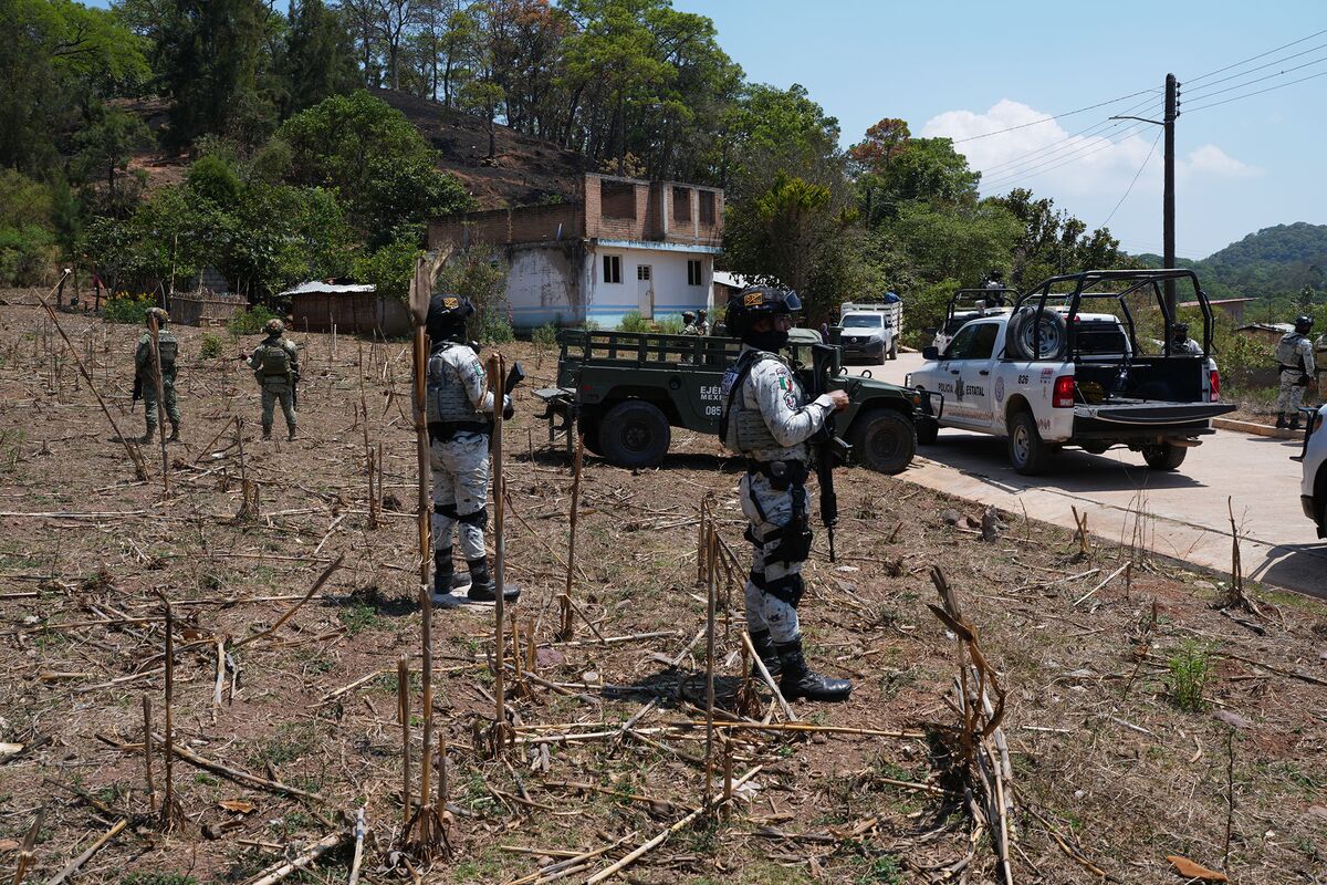Illustrative photo for: Mexican Authorities Detain Mayor in Historic City Amid Anti