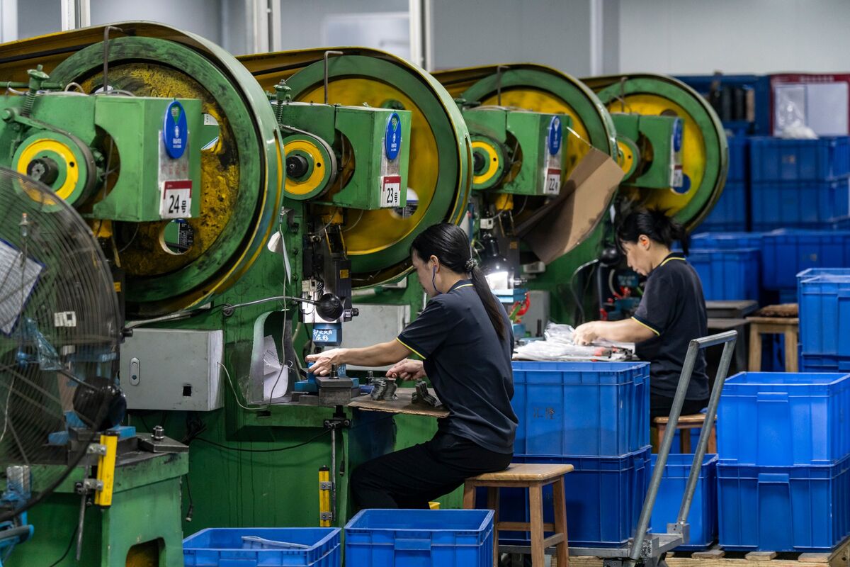 Illustrative photo for: China manufacturing slowdown May echoes official