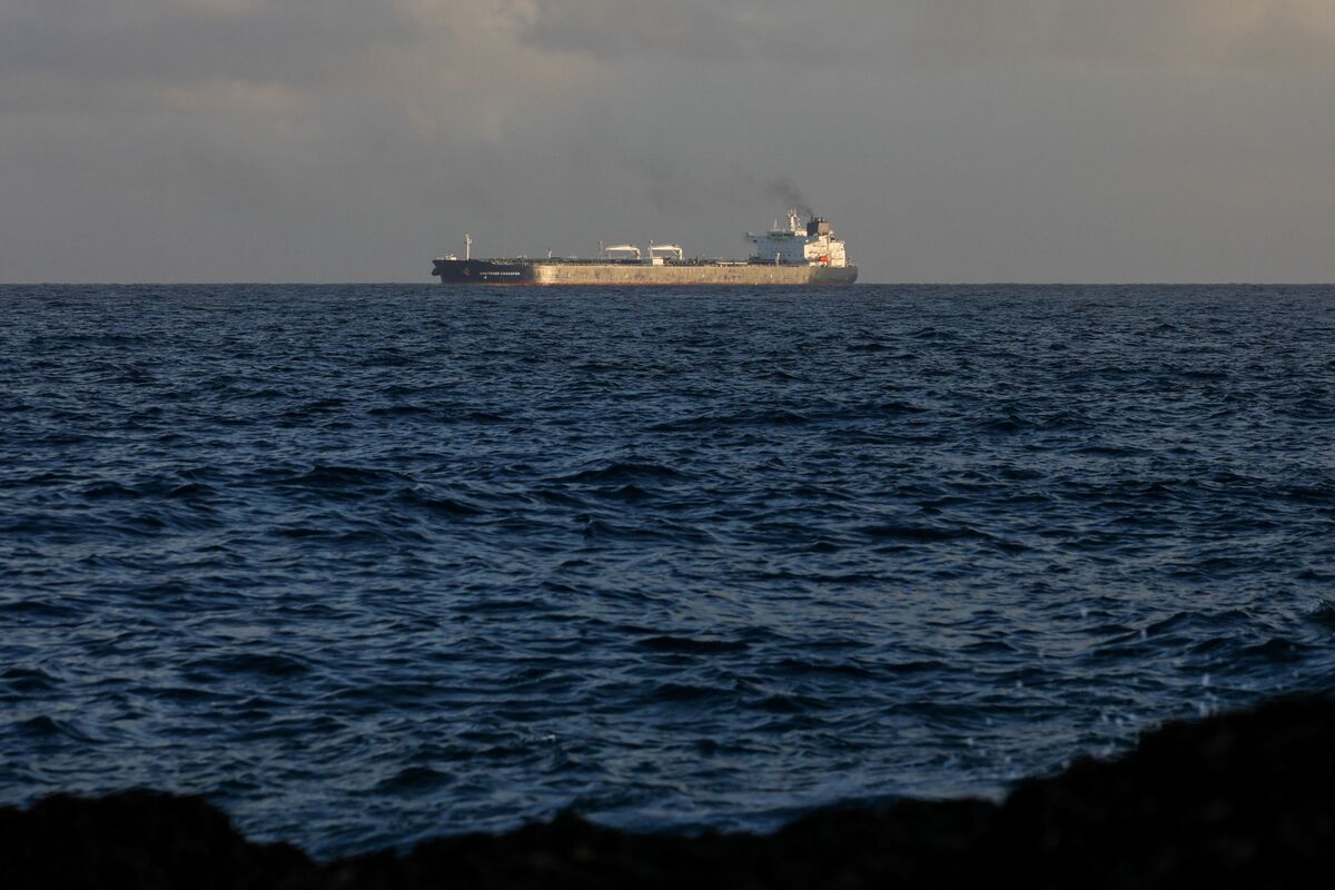 Illustrative photo for: France intercepts sanctioned tanker as shadow fleet