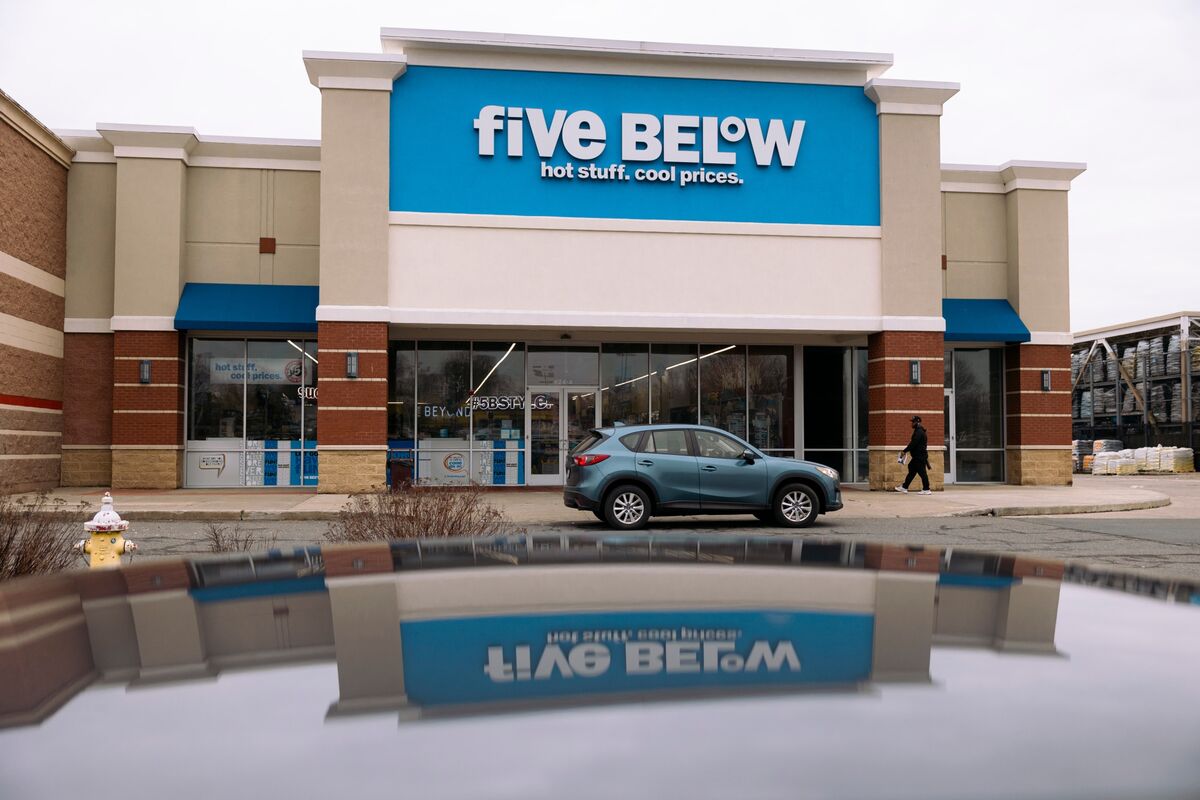 Illustrative photo for: Five Below earnings beat warning signs spark cautious