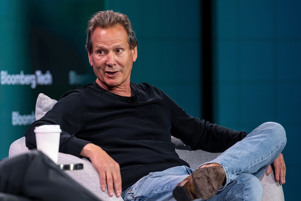Illustrative photo for: Verizon CEO Forecasts AI replacing customer service work to