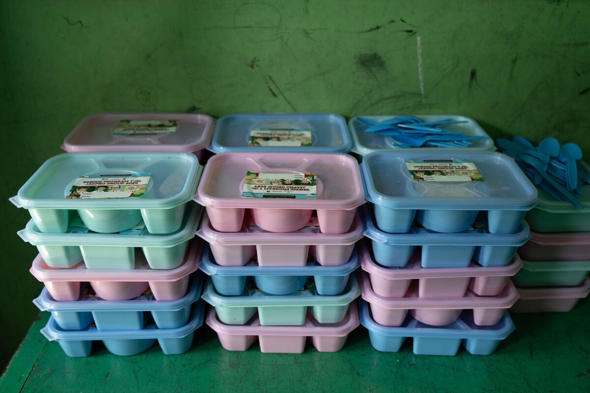 Illustrative photo for: Indonesia free meals agency reform: new leader reshapes