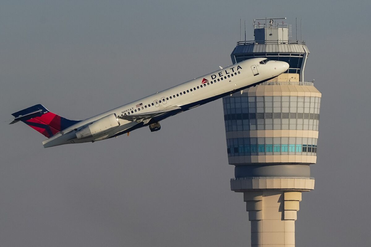 Illustrative photo for: Airlines jet fuel prices surge as Middle East conflict hits