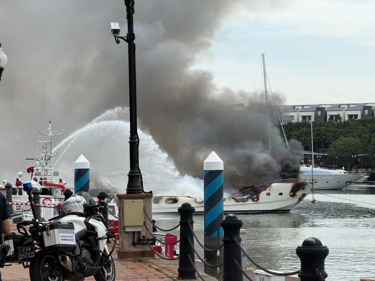 Illustrative photo for: Yacht fire Singapore island resort: flames engulf luxury