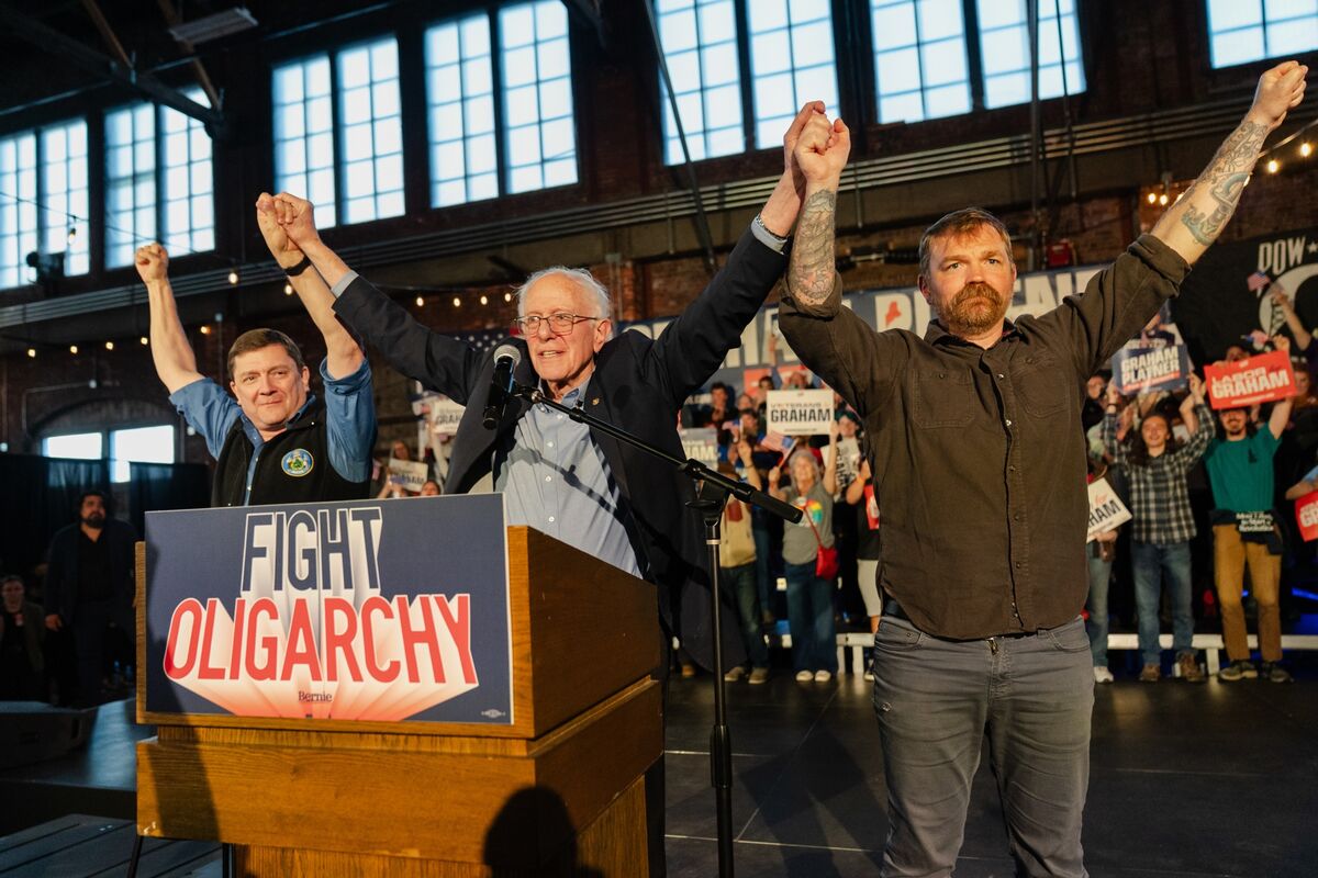 Illustrative photo for: Democratic concerns about Platner behavior rise ahead of