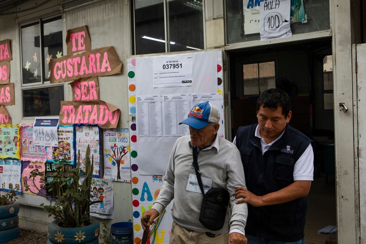 Illustrative photo for: Conservative Keiko Fujimori Edges Leftist Sánchez 50.7% to