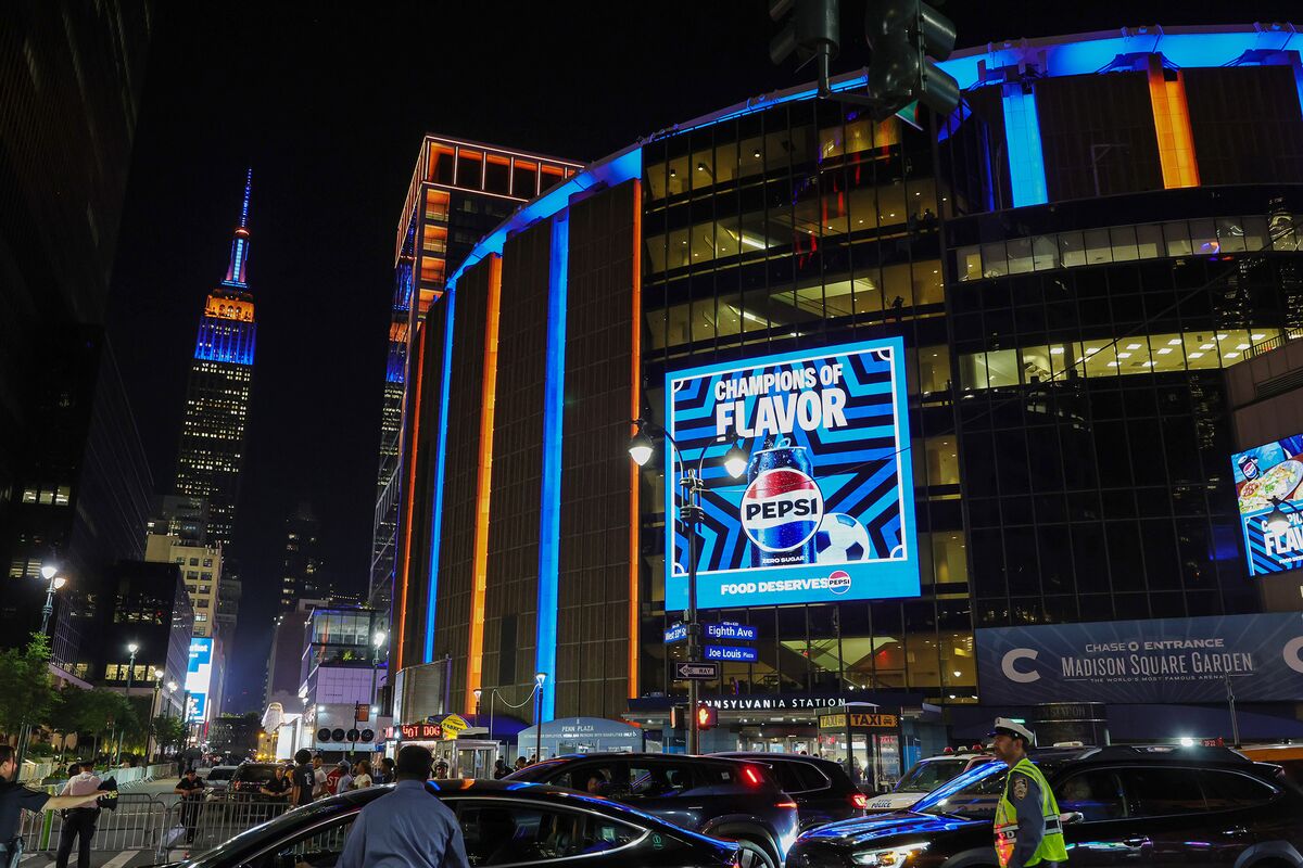 Illustrative photo for: City Watch Parties to Reopen for Game 4 Ban Applies Only to