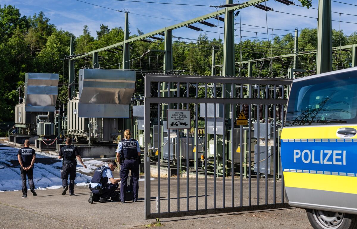 Illustrative photo for: Arson attack substation Reutlingen hits hospital, homes,