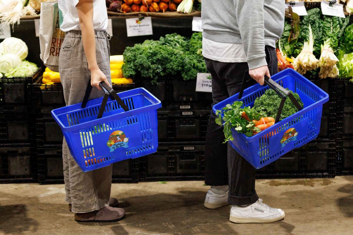 Illustrative photo for: consumer sentiment falls housing concerns in Australia