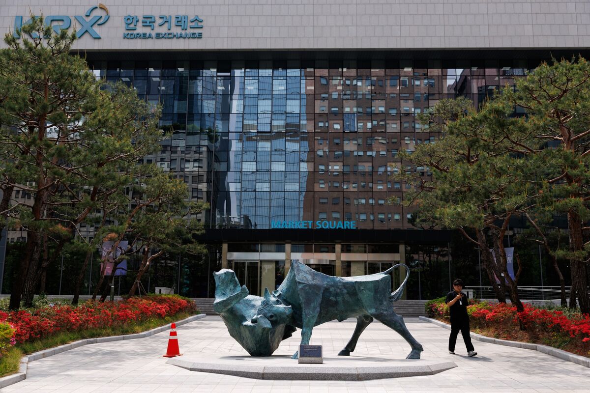 Illustrative photo for: Market rally optimism war end boosts S Korean stocks on