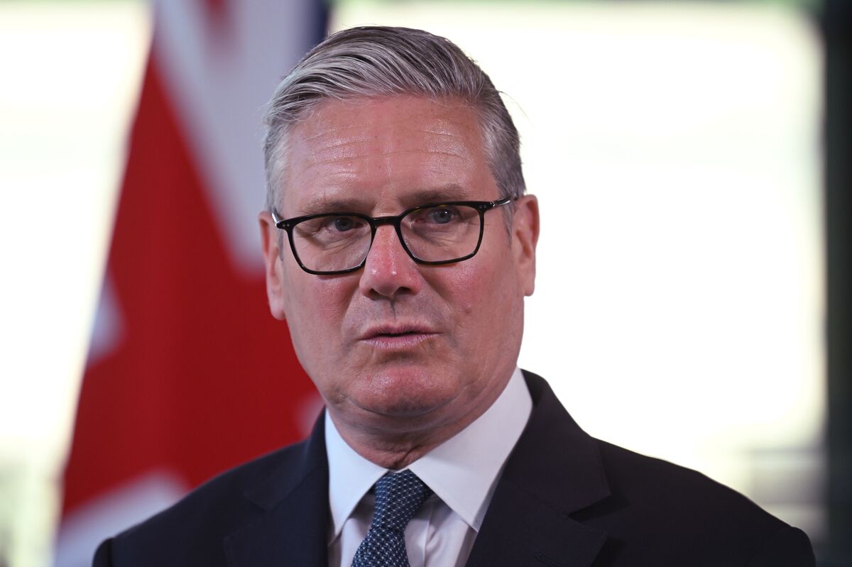 Illustrative photo for: UK PM to Meet Starmer Takaichi joint jet talks Amid Italy
