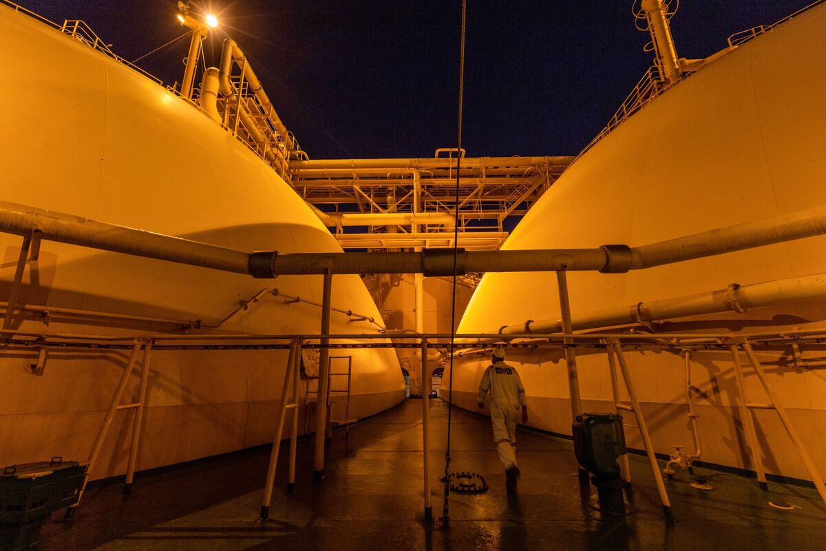 Illustrative photo for: LNG shipment Ras Laffan timeframe: Tanker Stuck Since March