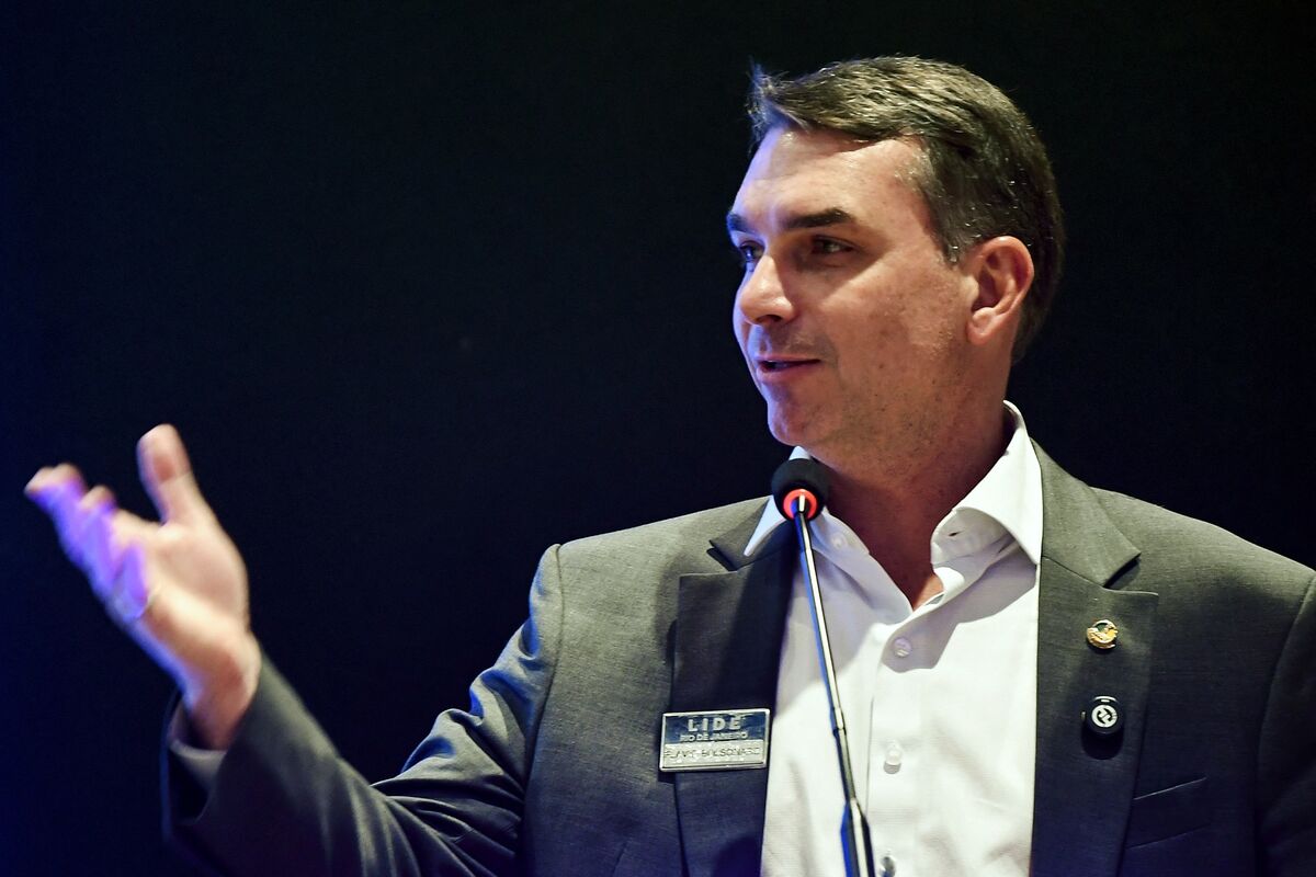 Illustrative photo for: Bolsonaro campaign economic adviser: Flávio taps ex-Caixa