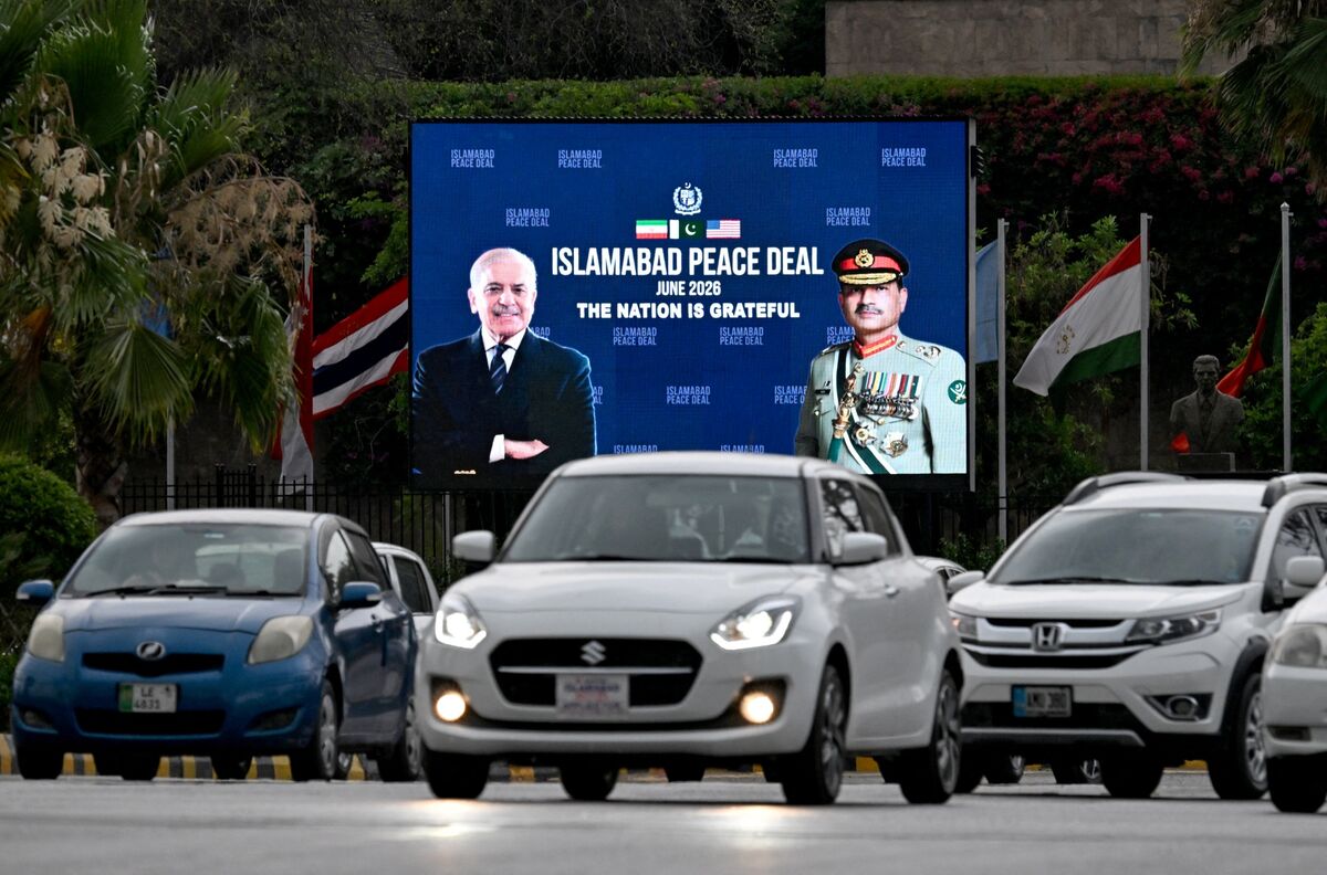 Illustrative photo for: Pakistan diplomatic heft leadership: Pakistan Emerges as