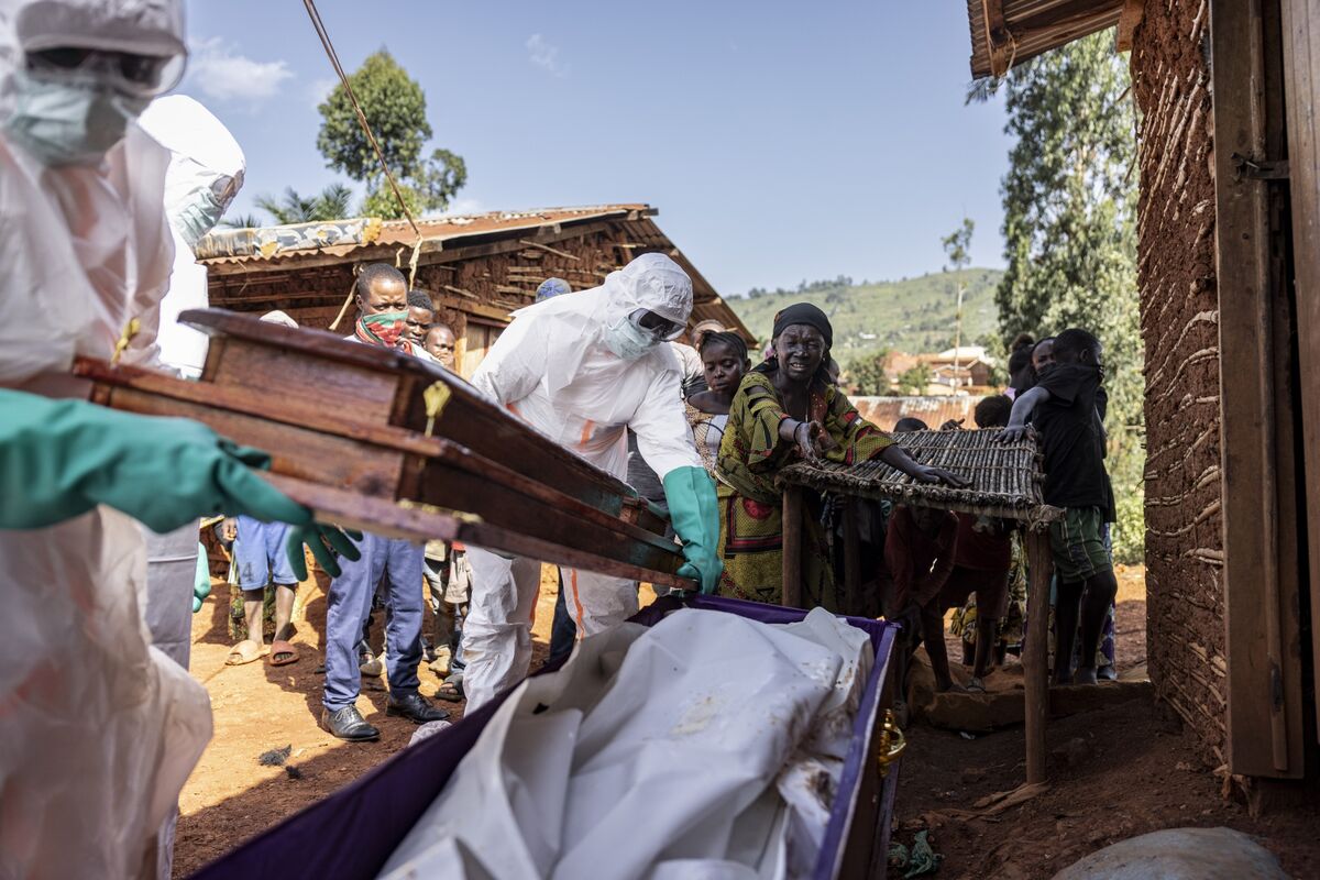 Illustrative photo for: Ebola burial team attacks mistrust hampering response
