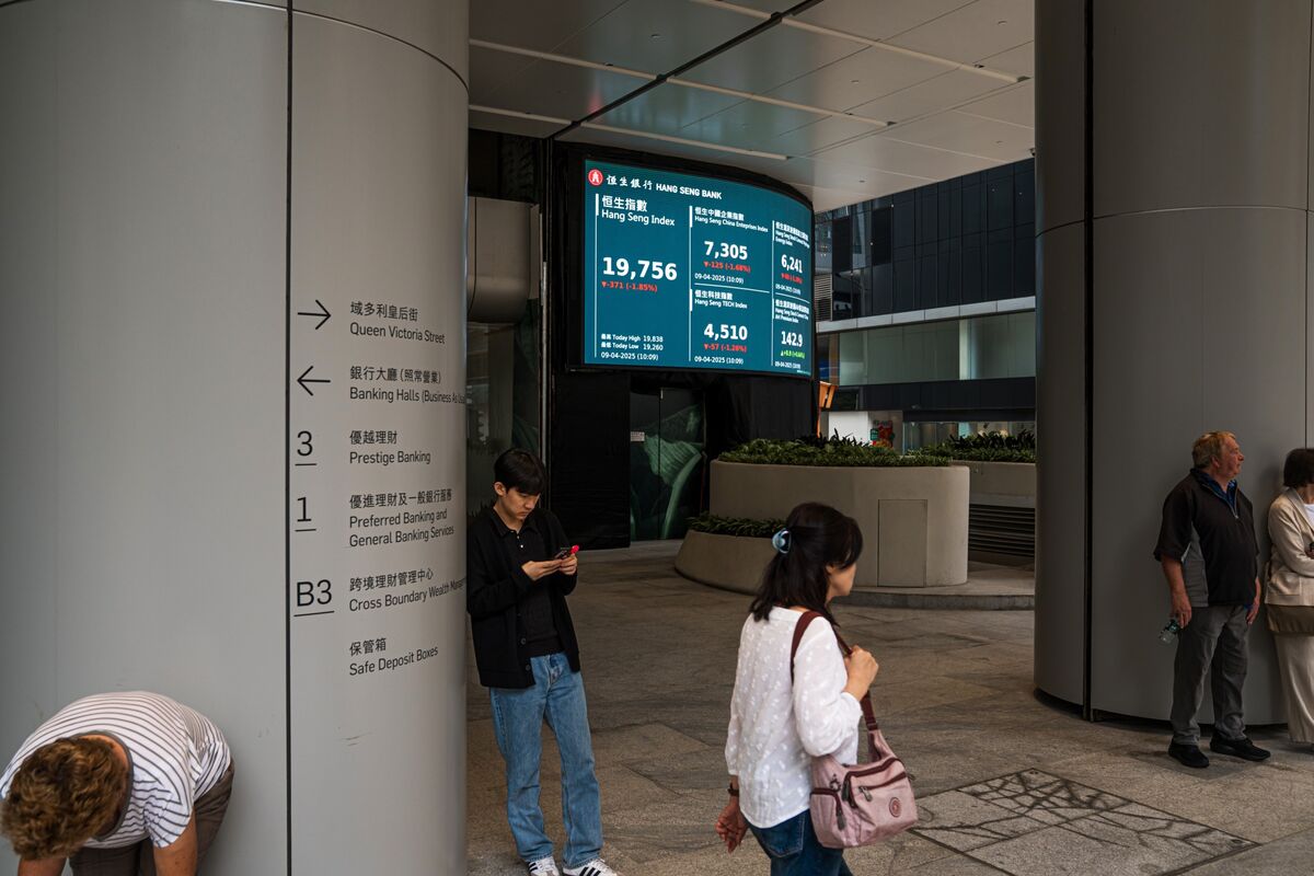 Illustrative photo for: China equities bear market concerns rise as HK shares dip