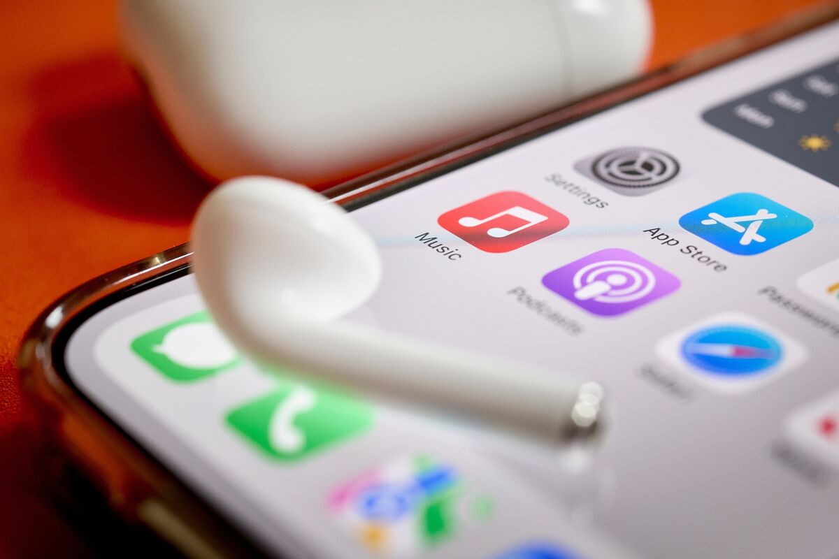 Illustrative photo for: Video Podcasts Market Share Optimism: Apple’s Early