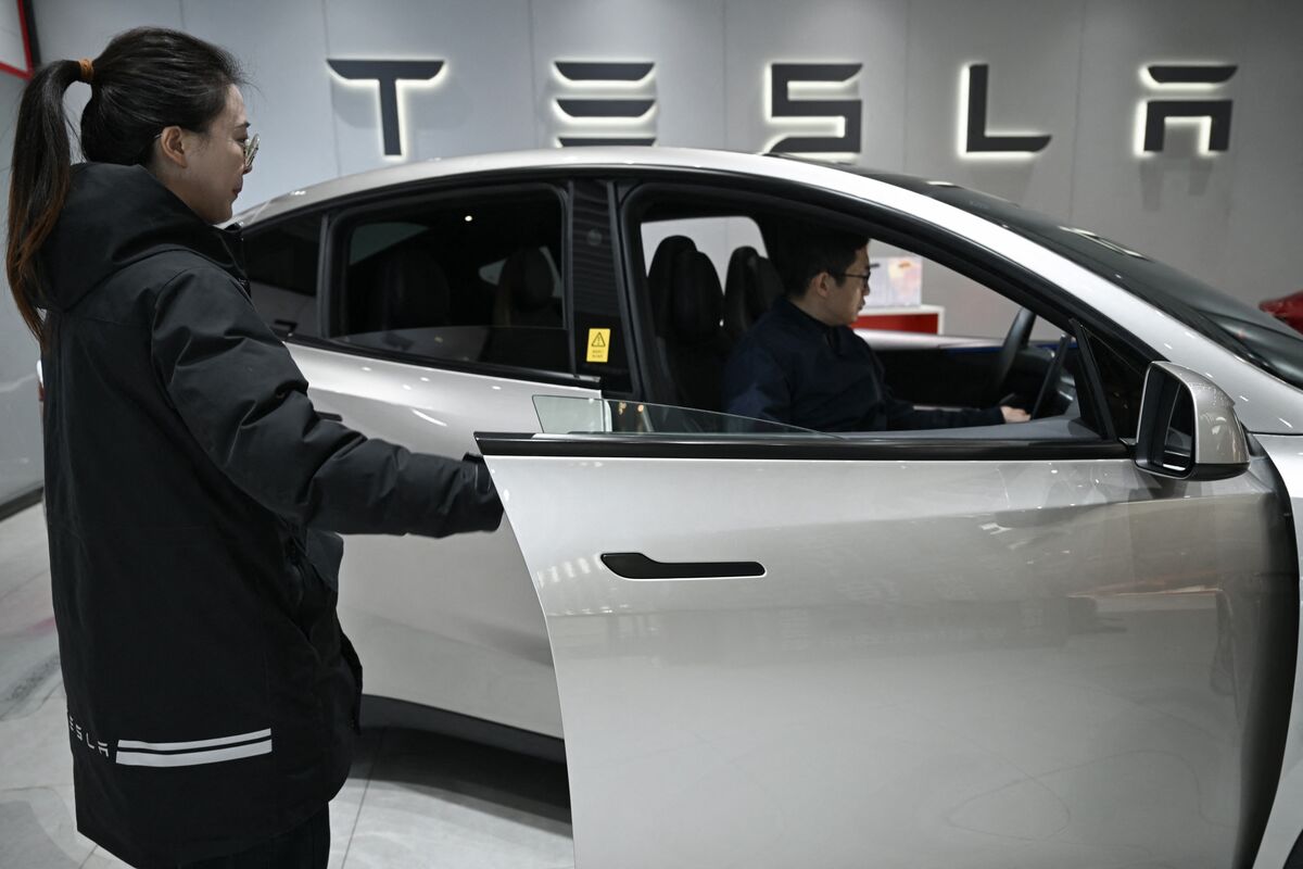 Illustrative photo for: Tesla Model Y three row availability: US three-row SUV now