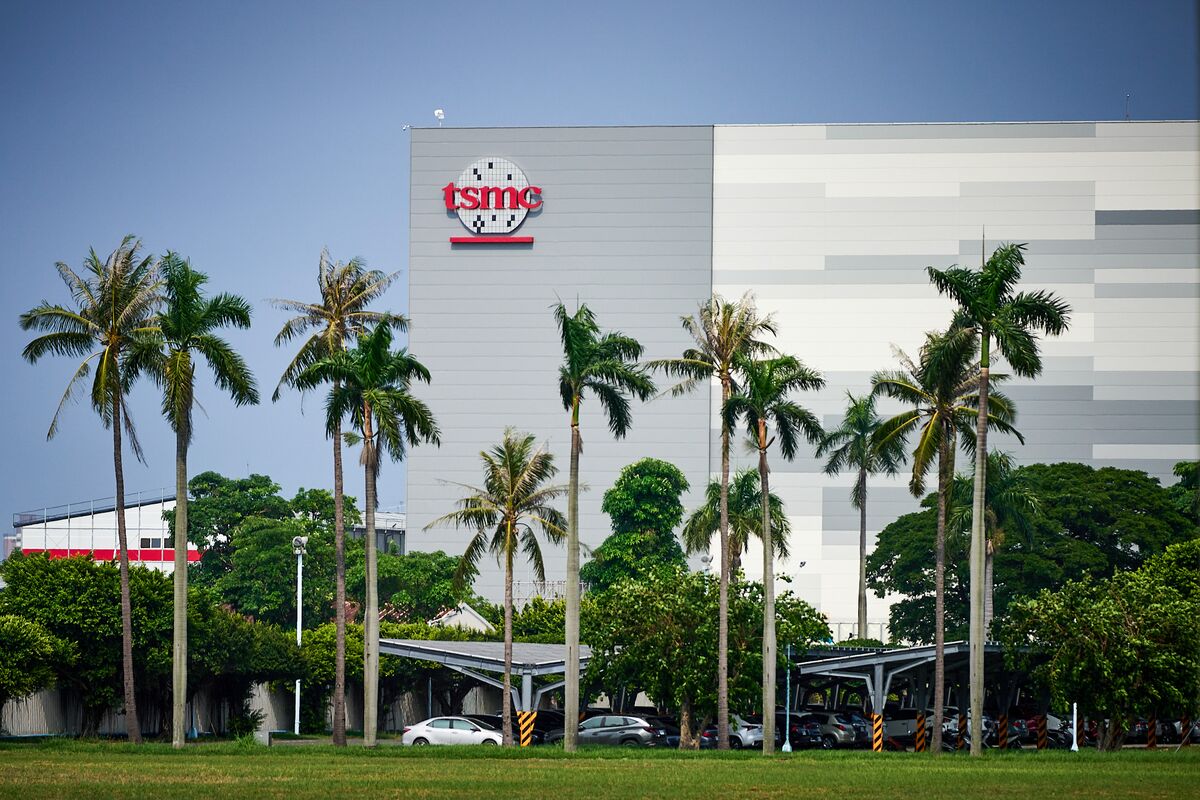 Illustrative photo for: TSMC quarterly sales rise, signals robust AI hardware demand