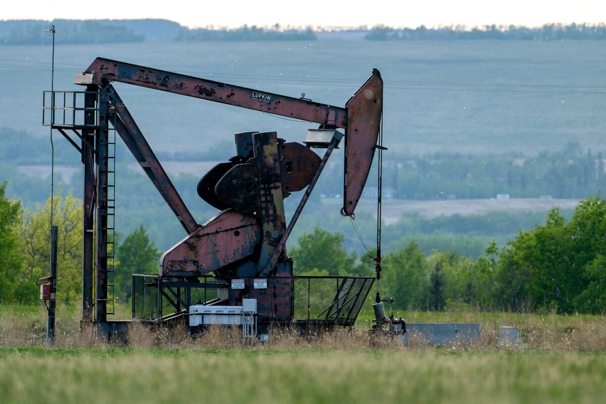 Illustrative photo for: Oil Drilling Revival Frontier: Canadian Oil Push Near