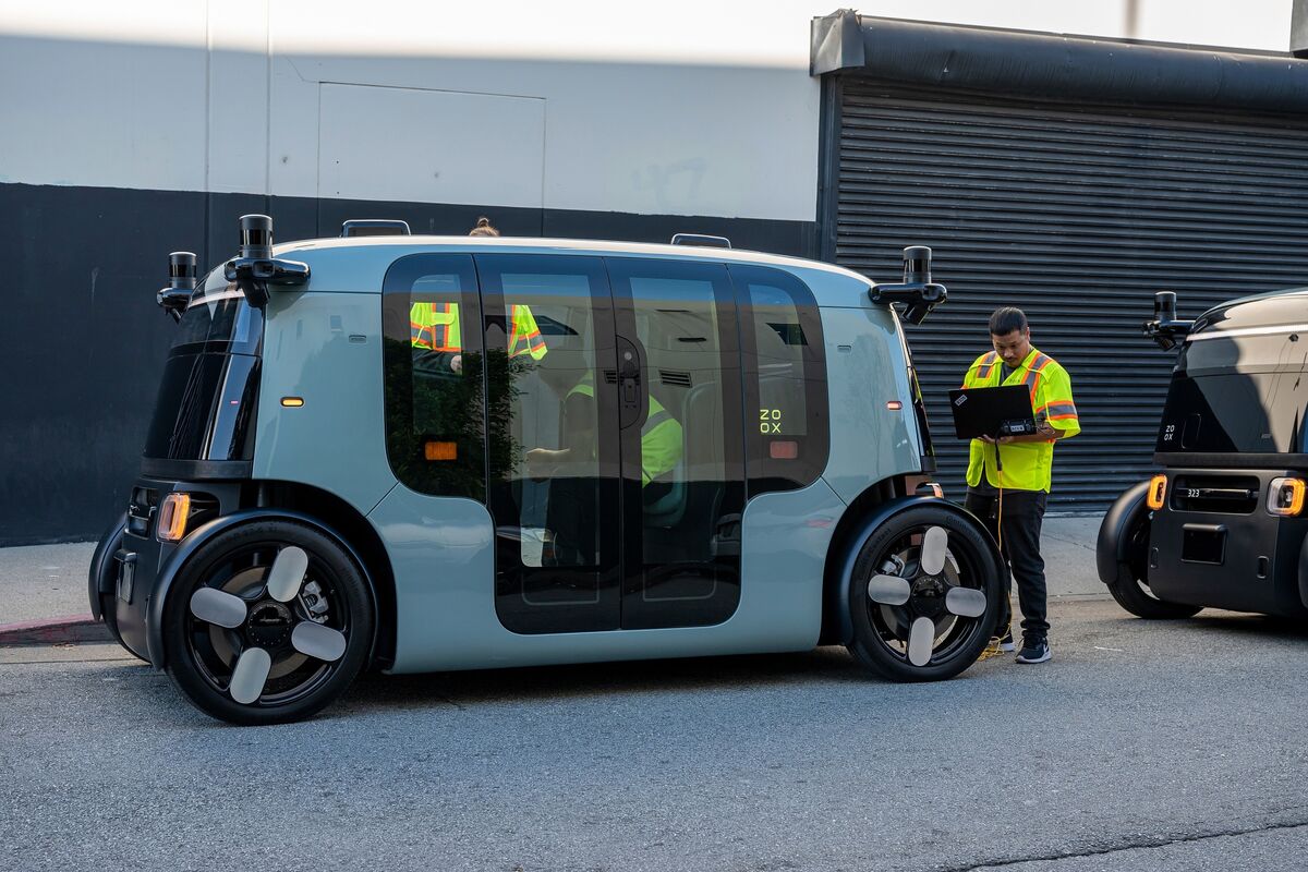 Illustrative photo for: Driverless car software recall hits Amazon robotaxi fleet