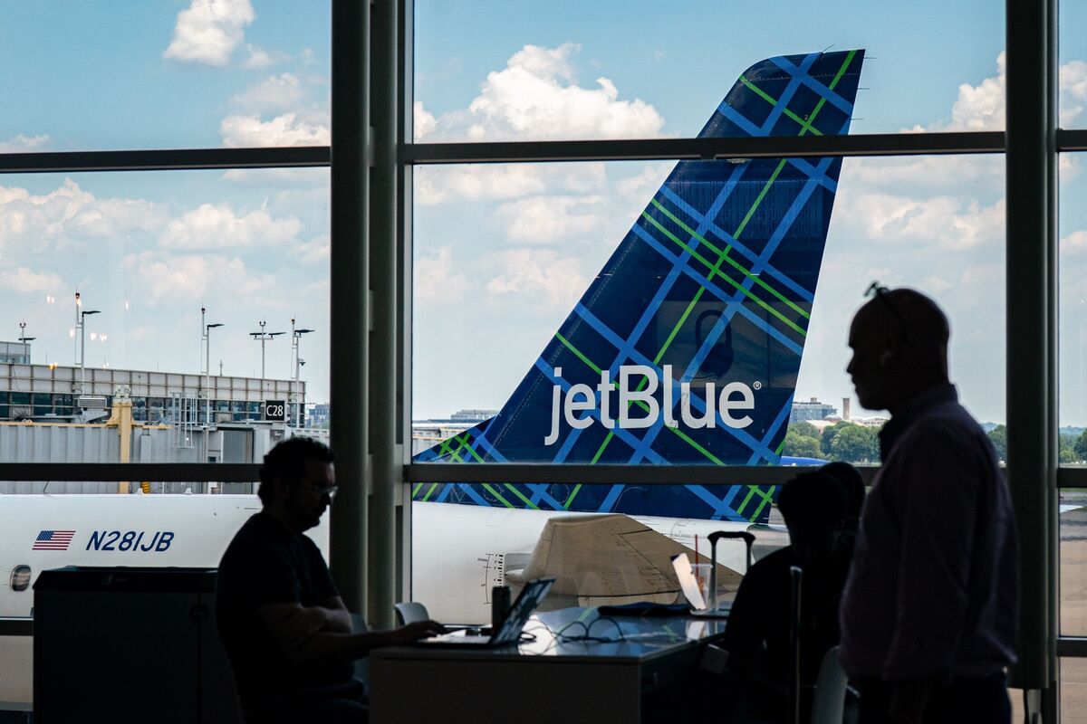 Illustrative photo for: JetBlue bonds earnings jitters rise ahead of Q2 results