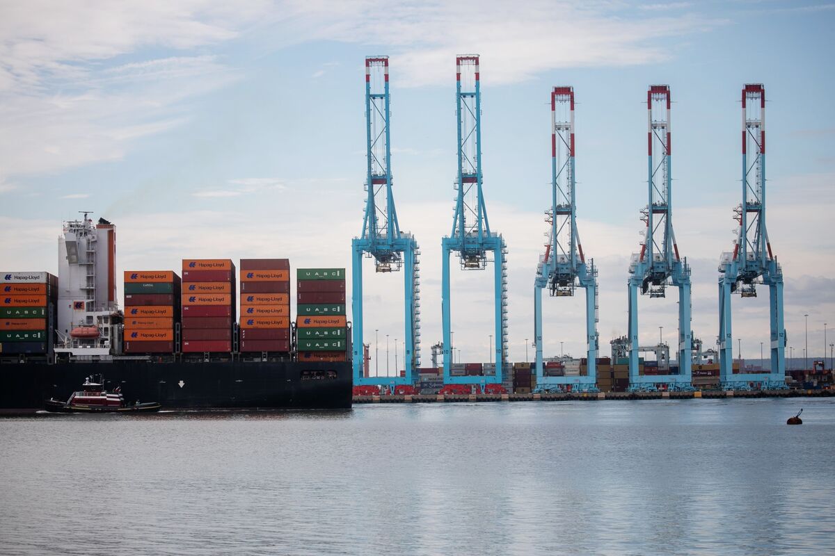 Illustrative photo for: Fresh legal challenge tariffs ruling mounts against Trump