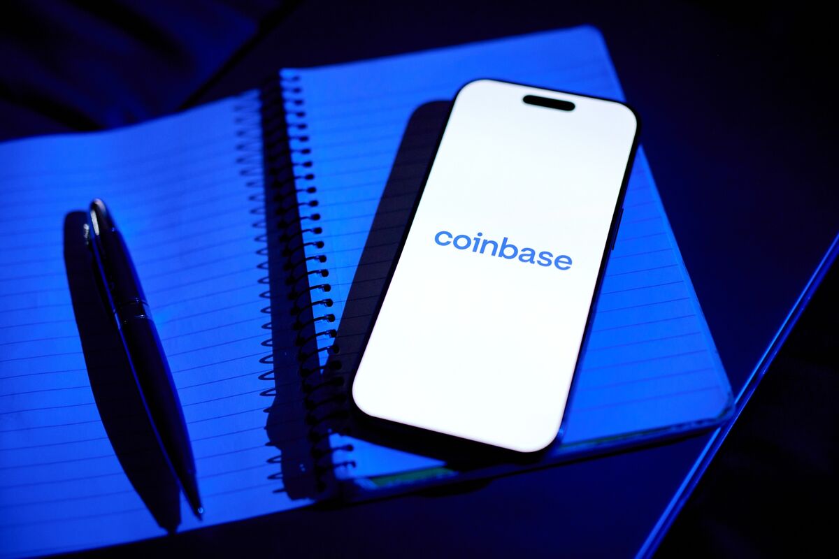 Illustrative photo for: Coinbase Reports Third Straight Decline as crypto market