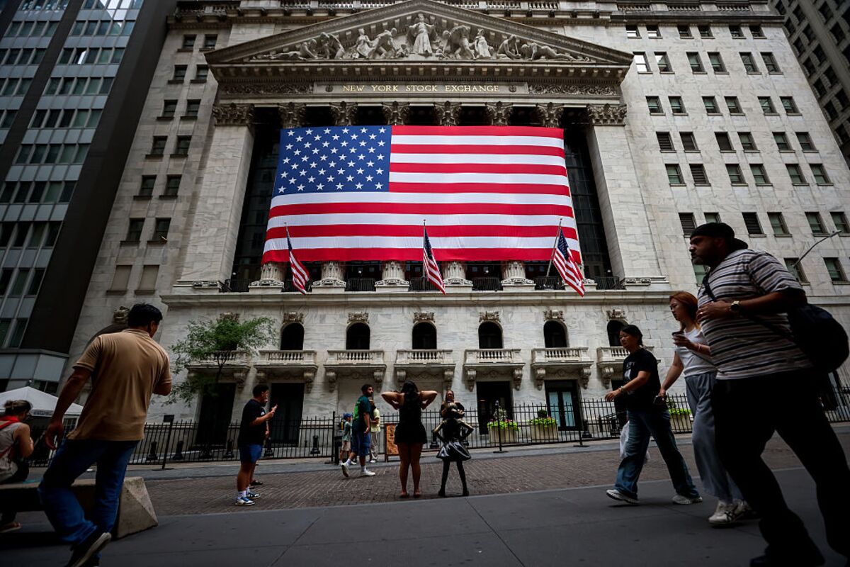 Illustrative photo for: Investors Revisit Sell America trade debate as Washington